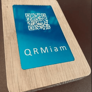 Support en bois noble vendu par QRmiam